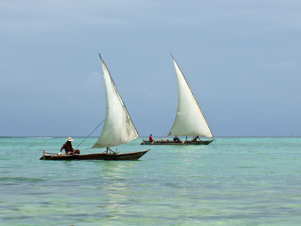 dhows-sailing-zanzibar Dhows-sailing-off-zanzibar